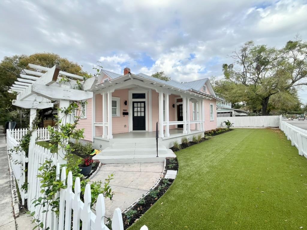 The Pink House | Luxury Furnished | Tampa Heights | Near Downtown, TGH & Armature Works - Photo 2 of 30