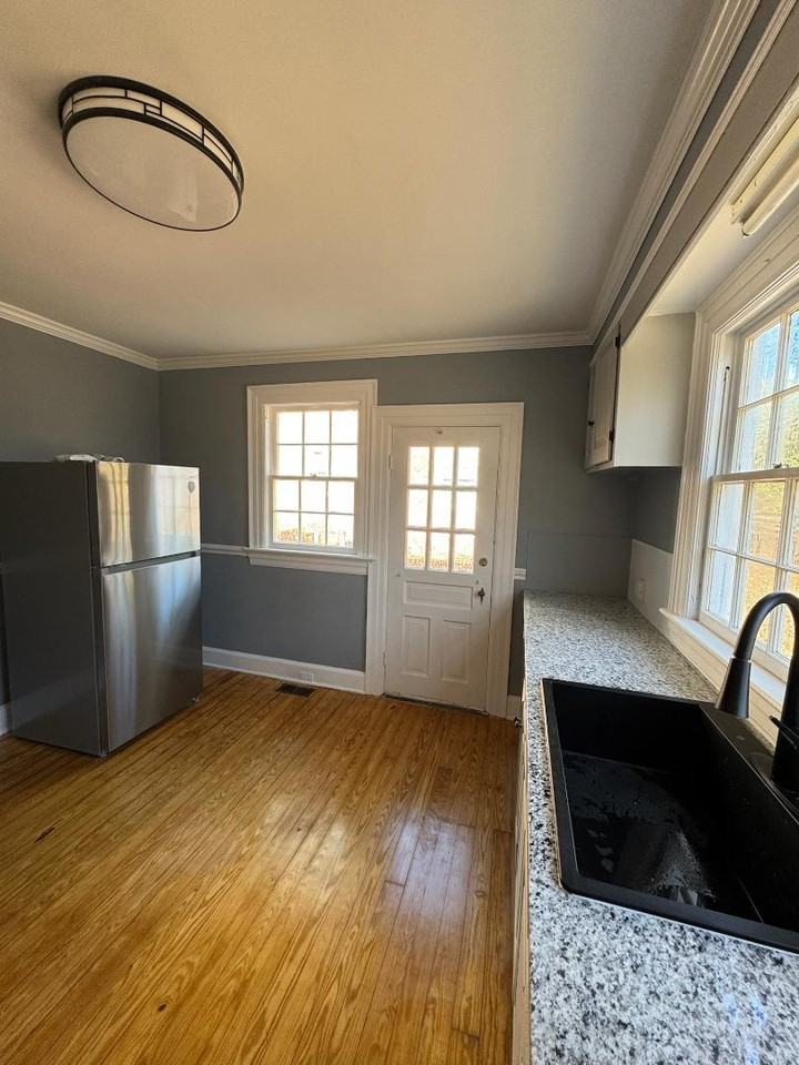 1115 Lafayette Ave - Photo 2 of 11