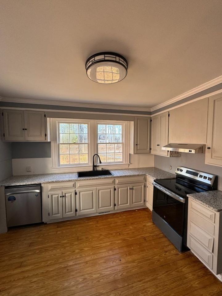 1115 Lafayette Ave - Photo 3 of 11