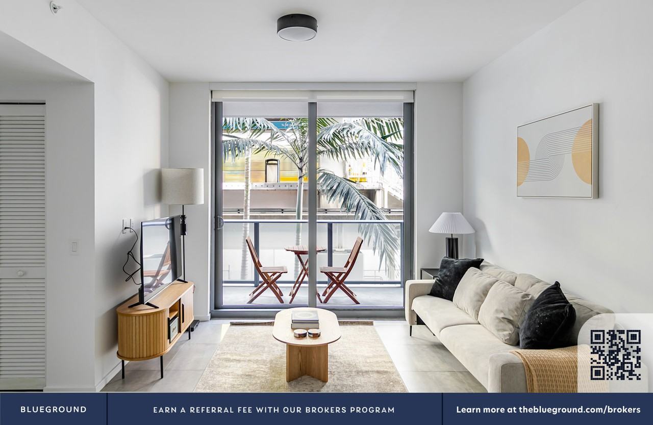 230 Northeast 4th Street - Photo 4 of 32