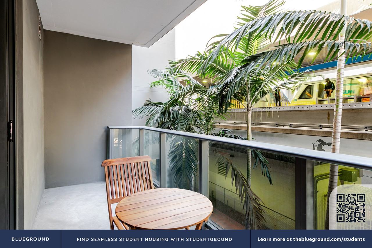 230 Northeast 4th Street - Photo 6 of 32