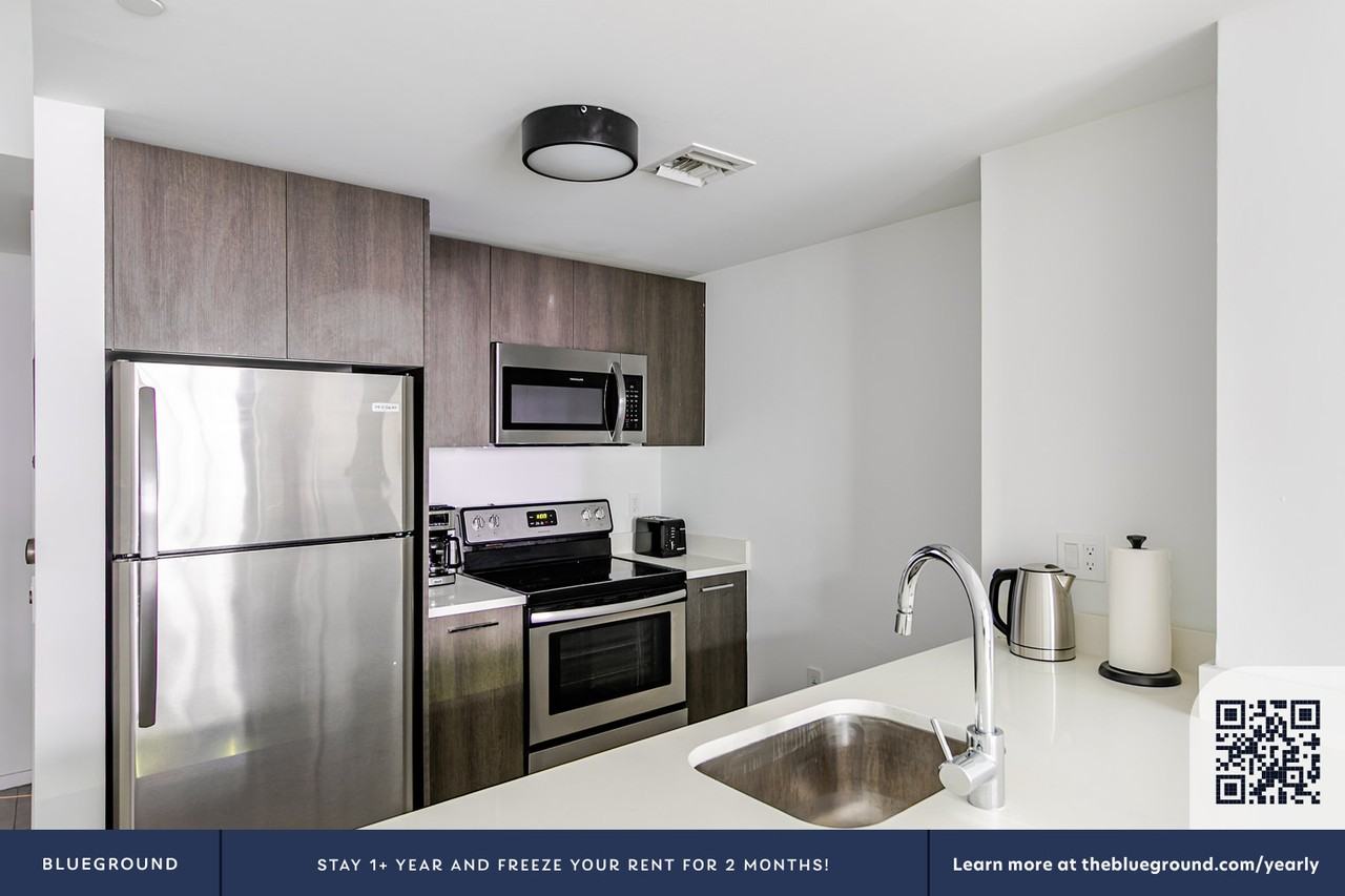 230 Northeast 4th Street - Photo 7 of 32