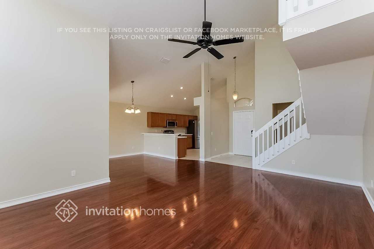 4229 Branchside Ln - Photo 3 of 17