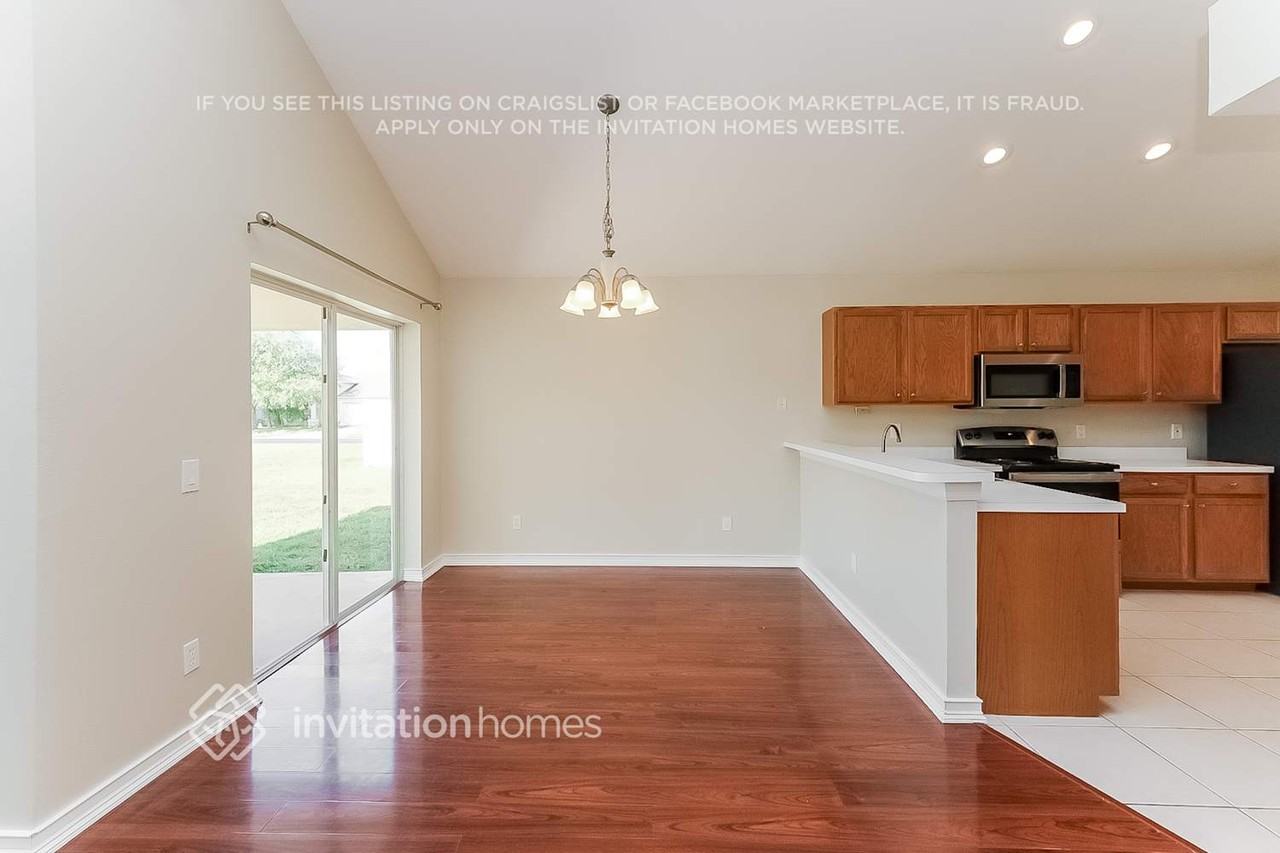 4229 Branchside Ln - Photo 6 of 17