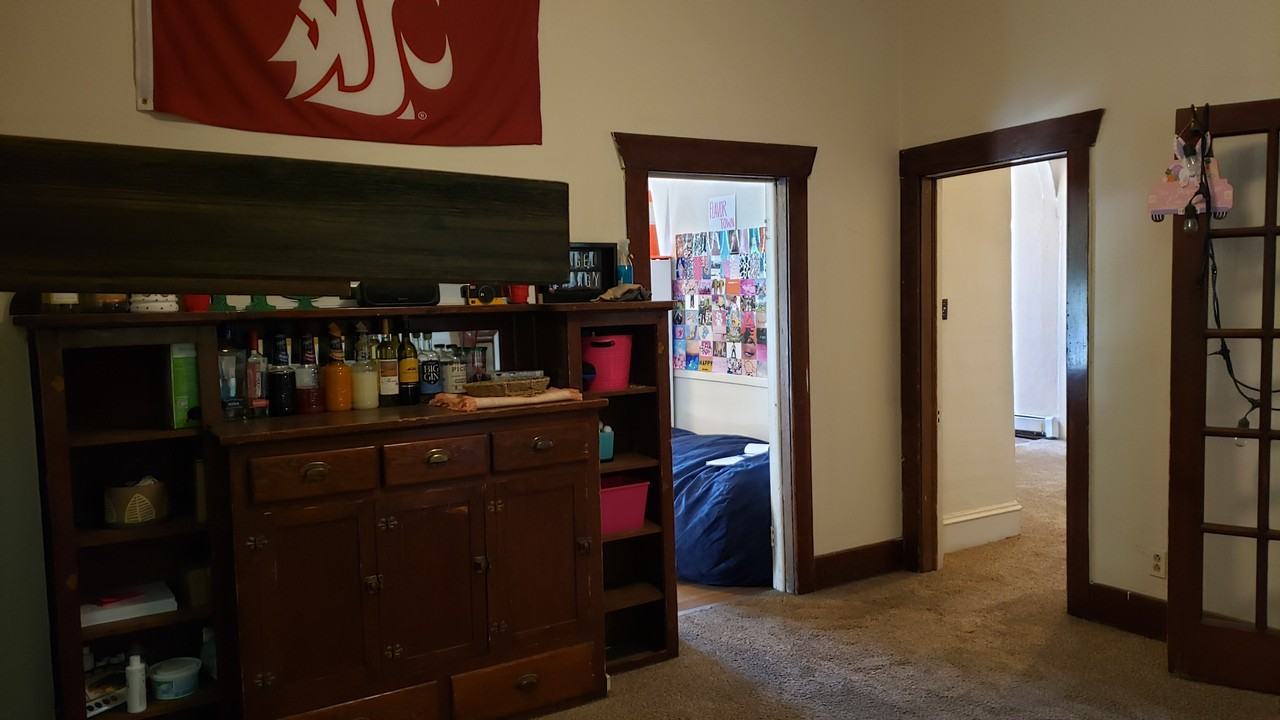 440 Ne Maple St #1 - Photo 2 of 14