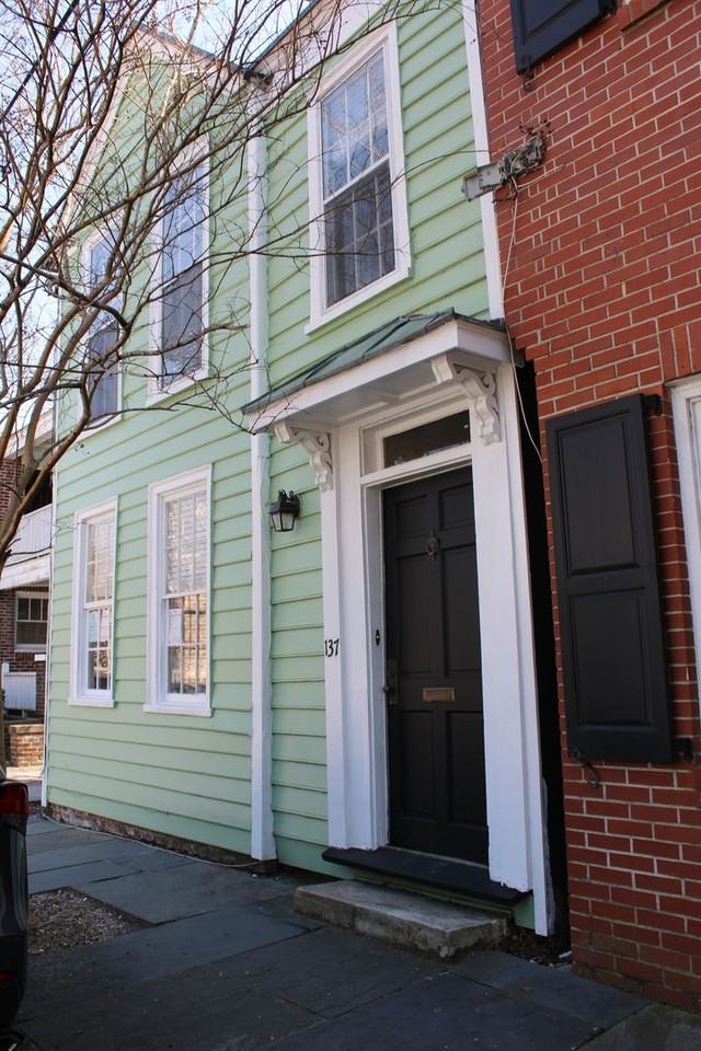 137 Wentworth St - Photo 2 of 11