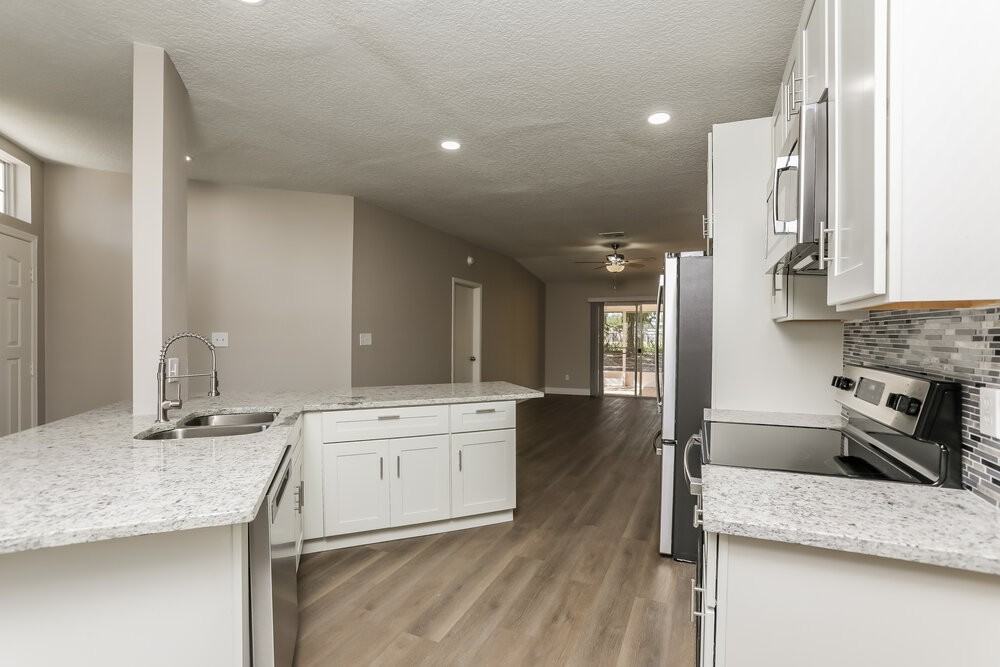 7952 Soft Pine Cir - Photo 5 of 16