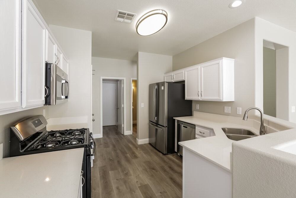 10643 Solar Hawk Ave - Photo 7 of 17