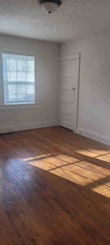 508 Entwistle St - Photo 2 of 7