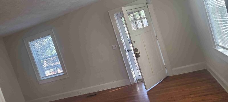 508 Entwistle St - Photo 3 of 7