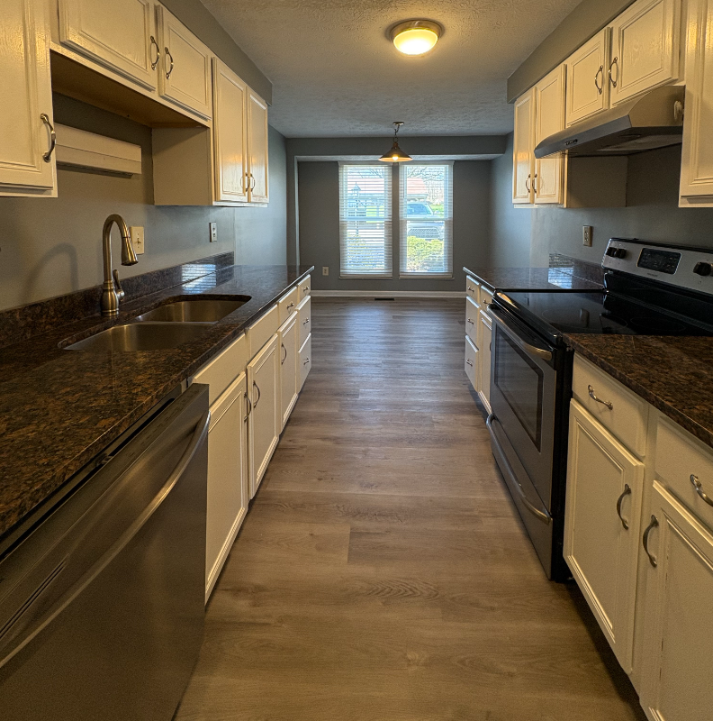 784 Woodlyn Dr S - Photo 3 of 17