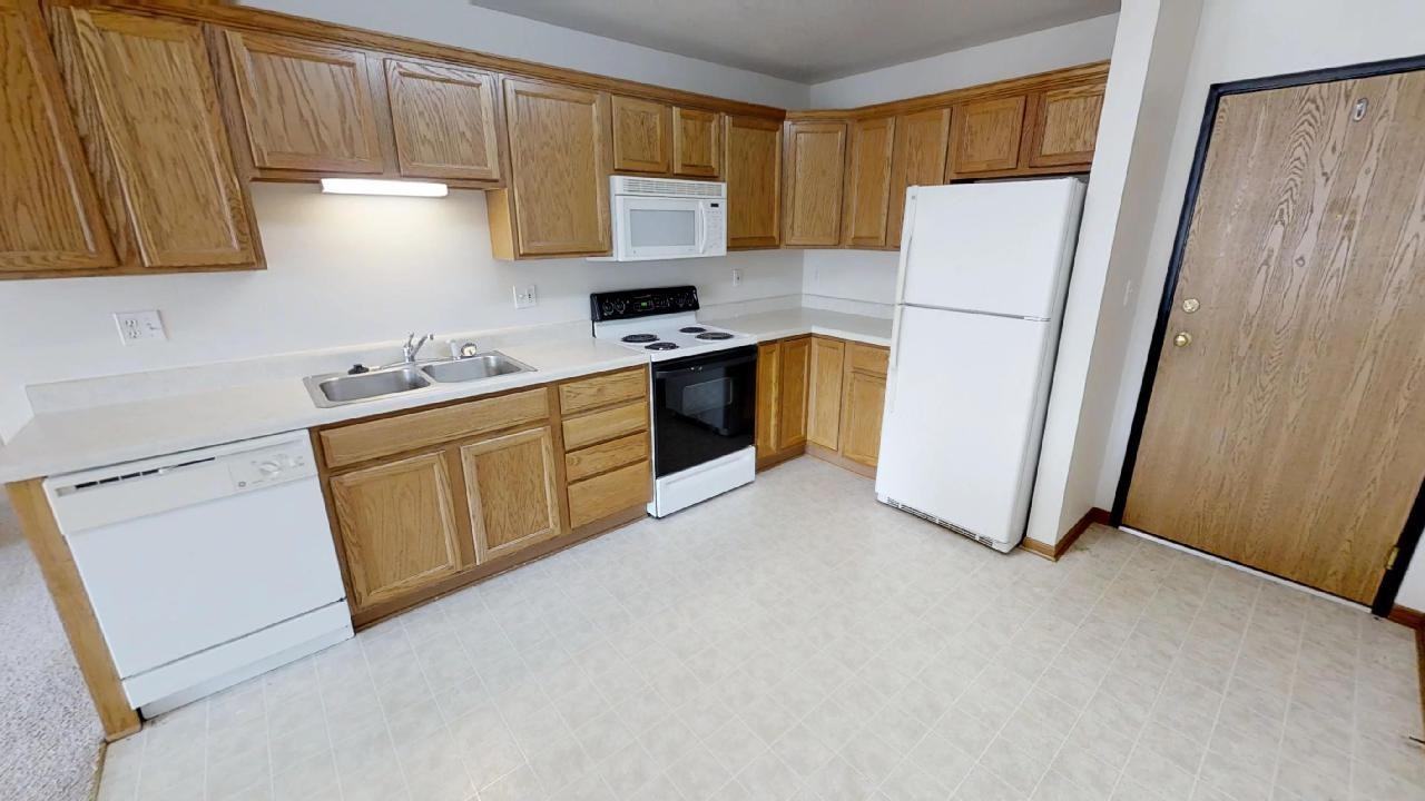 2627 Kent - Photo 4 of 20