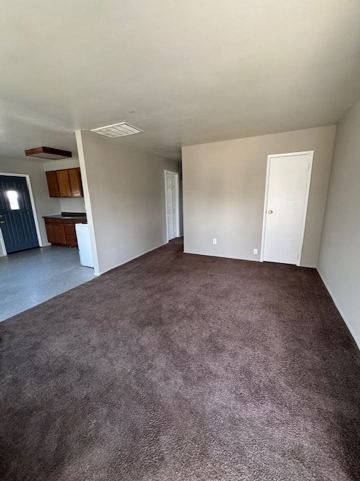 2213 Shadybrook Dr - Photo 2 of 7