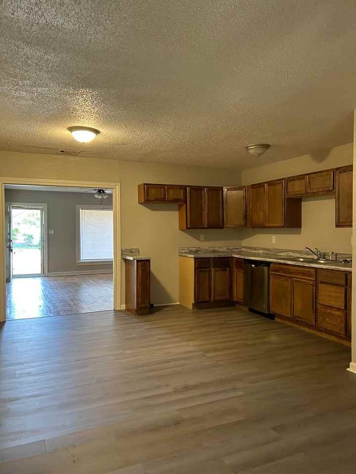 1408 Sw 12th Ave #A - Photo 5 of 17