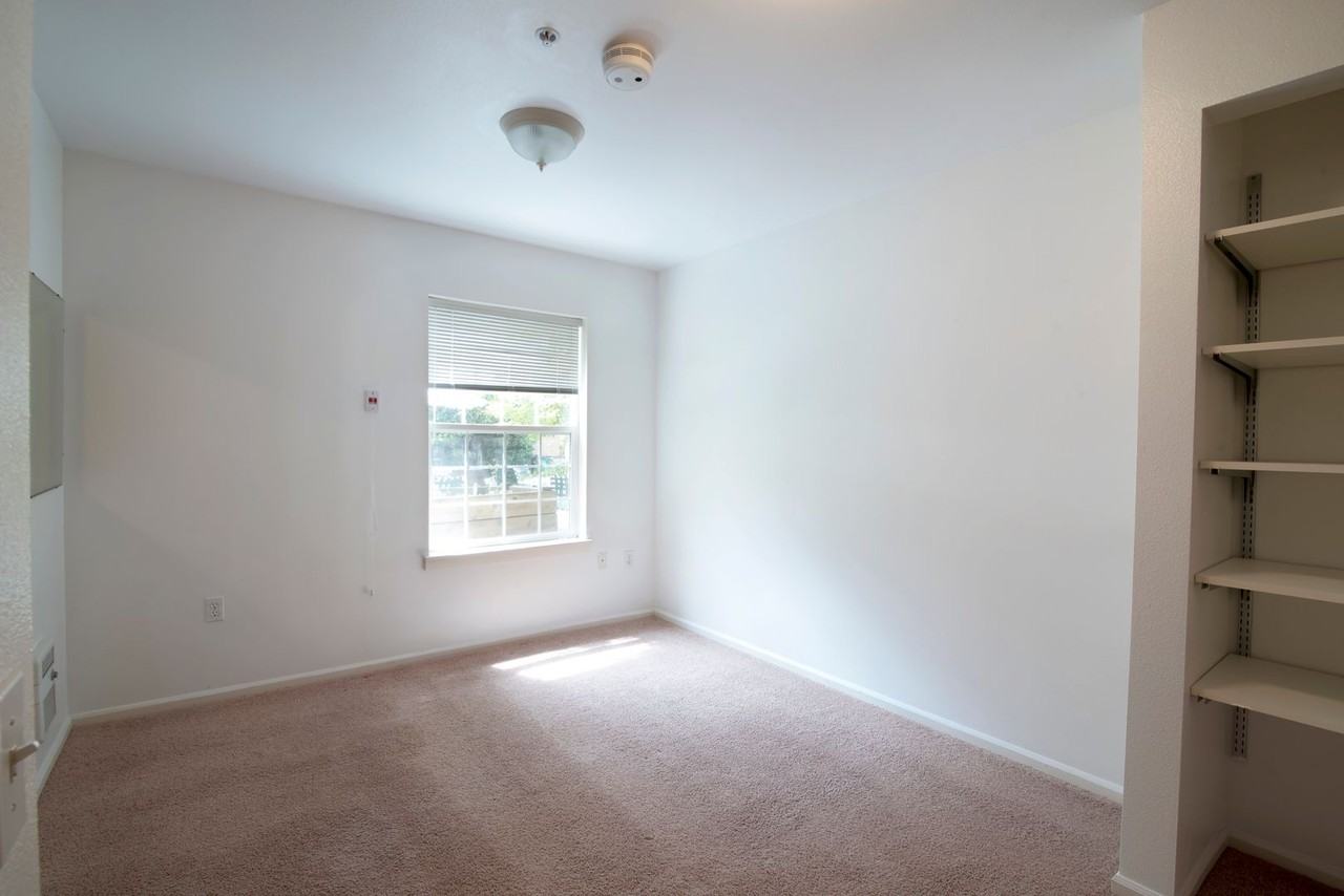 Life Manor Mountainside - Photo 3 of 18