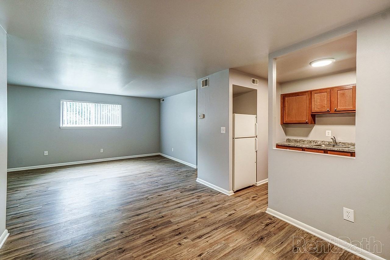 Whitehouse Manor Apartments - Photo 2 of 50