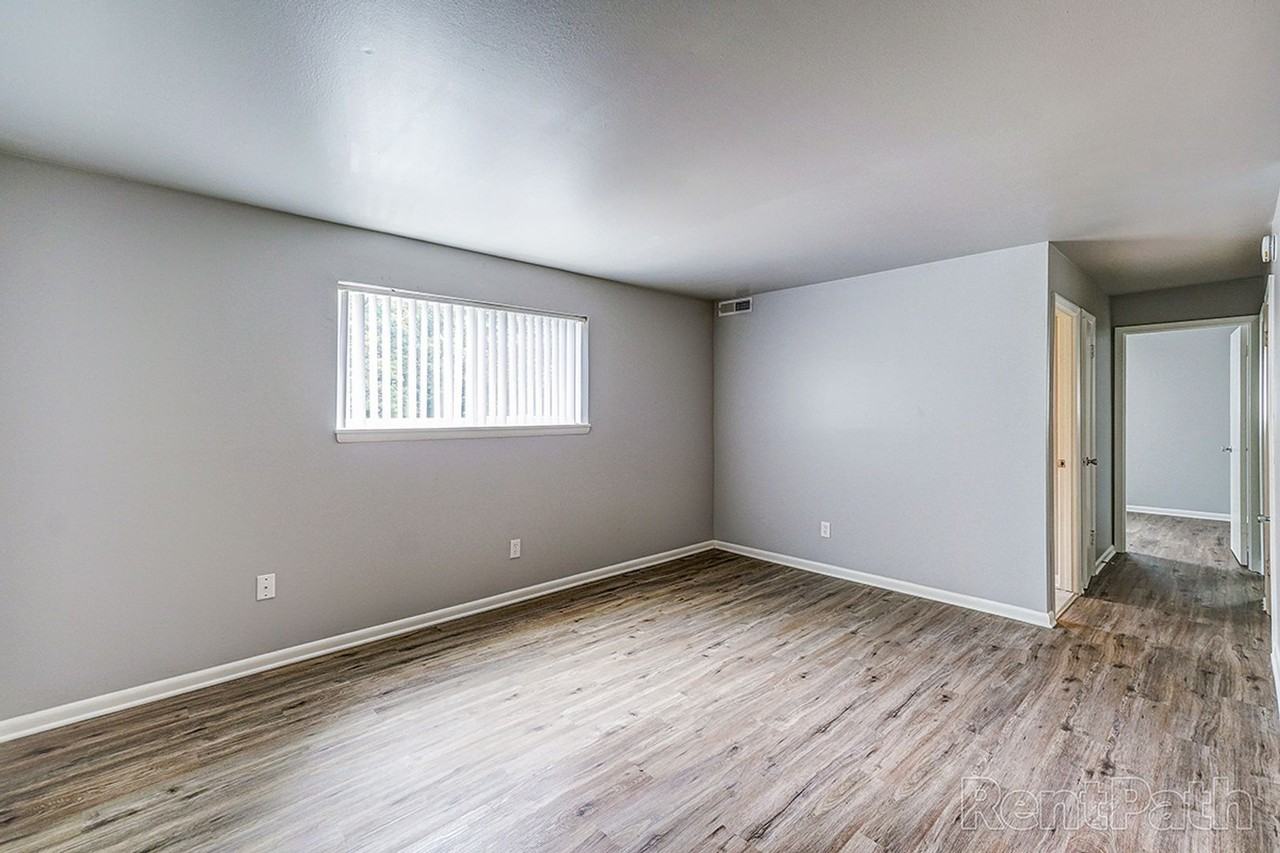 Whitehouse Manor Apartments - Photo 5 of 50
