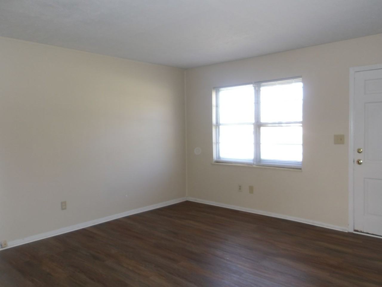 5402 Logwood Ave - Photo 3 of 9