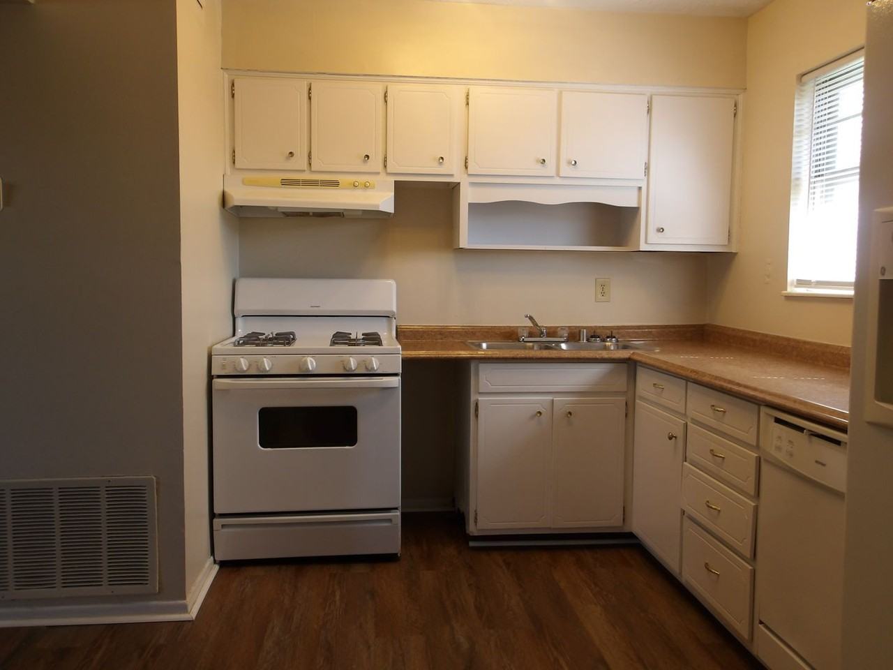 5402 Logwood Ave - Photo 4 of 9