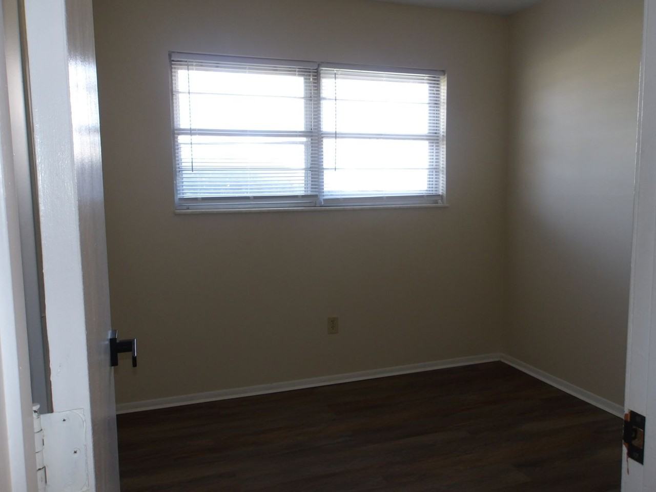 5402 Logwood Ave - Photo 6 of 9
