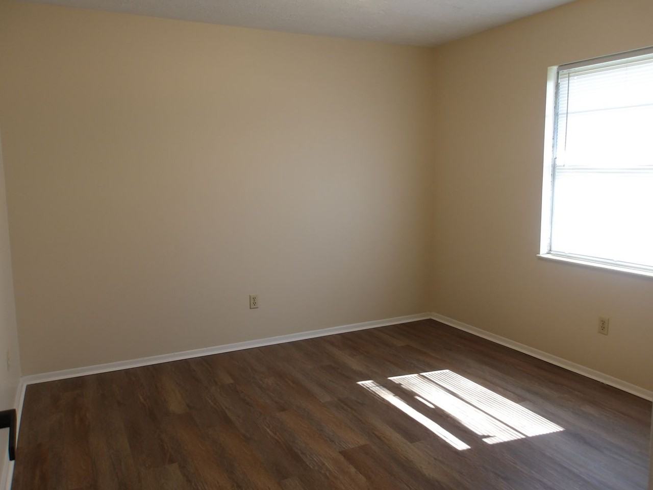 5402 Logwood Ave - Photo 7 of 9