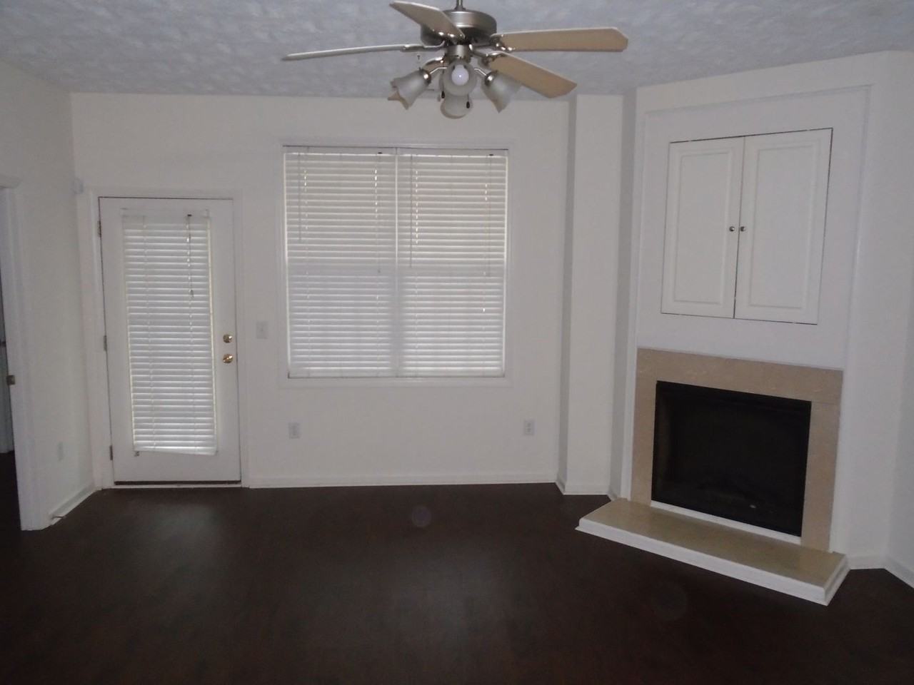 645 Brandermill Rd - Photo 5 of 34
