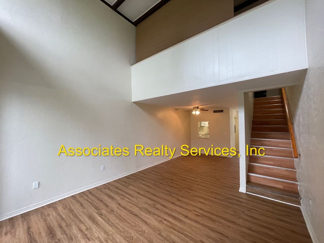 611 Sw 75th St - Photo 2 of 10
