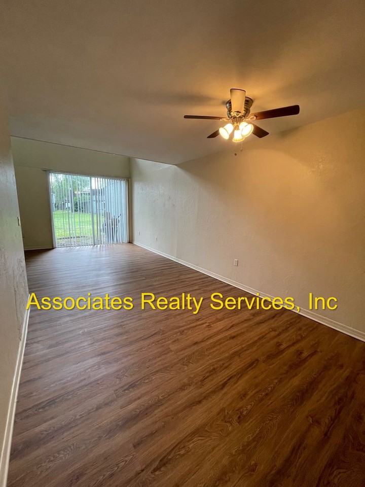 611 Sw 75th St - Photo 4 of 10