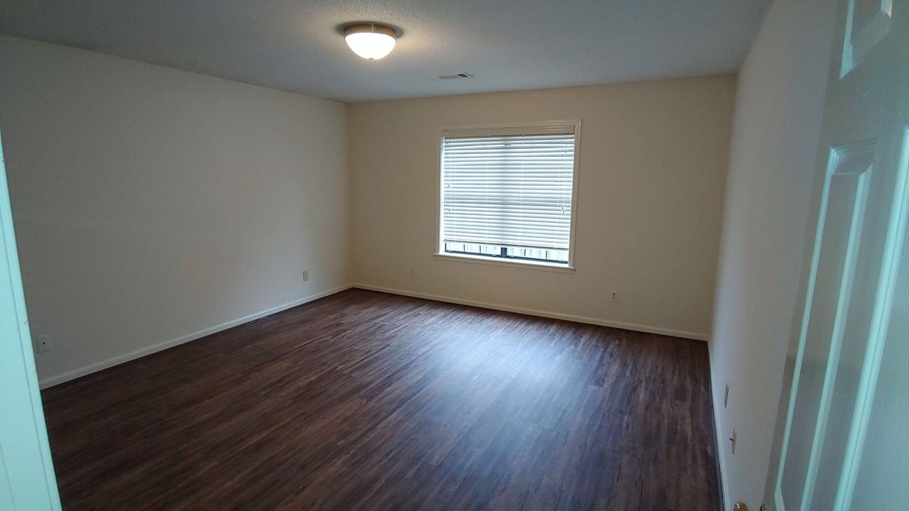 705 Reston Dr - Photo 6 of 15