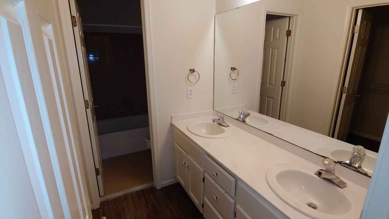 705 Reston Dr - Photo 7 of 15