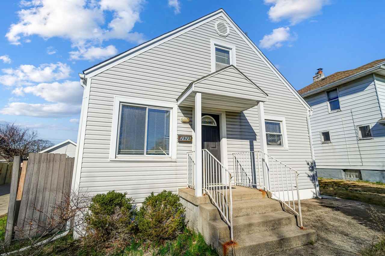 2925 Dwight Ave - Photo 2 of 29