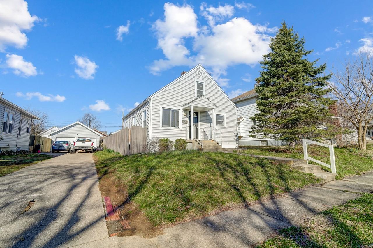 2925 Dwight Ave - Photo 3 of 29