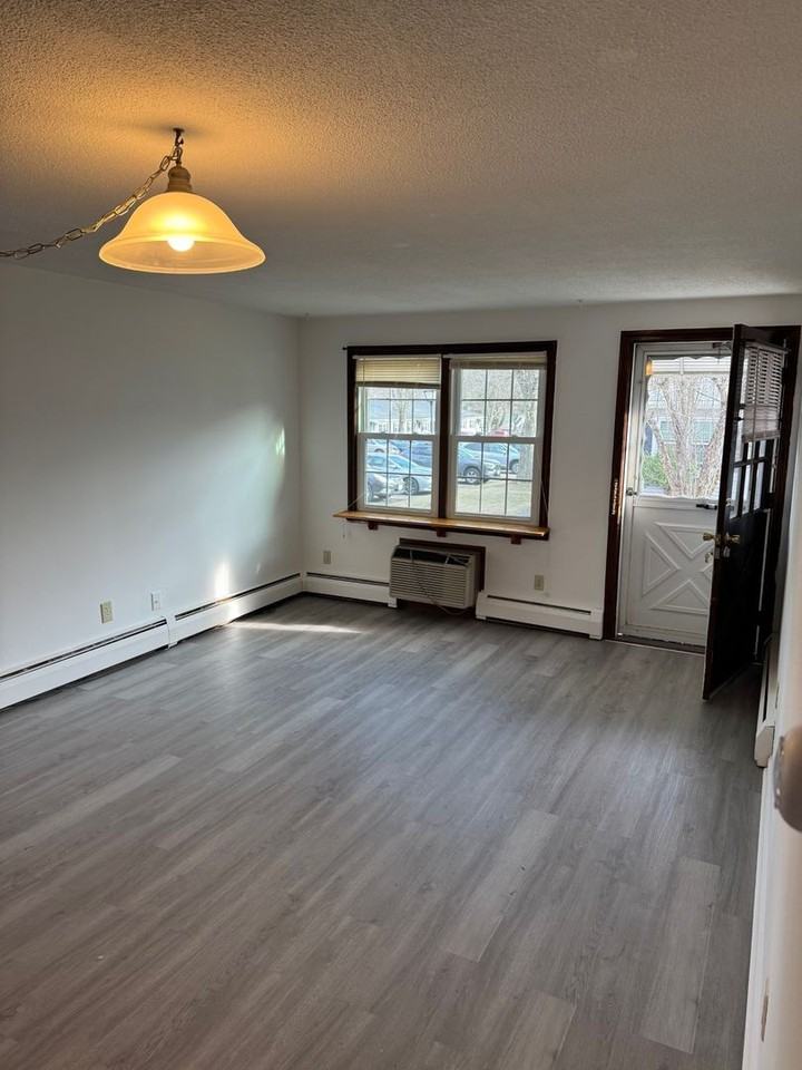 560 S Main St - Photo 2 of 12