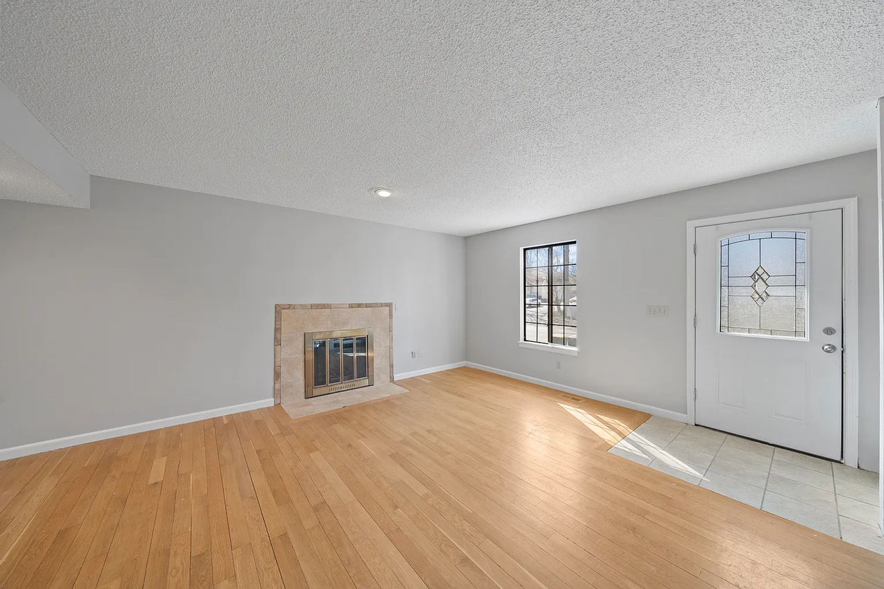 7807 N Oregon Ave - Photo 2 of 11