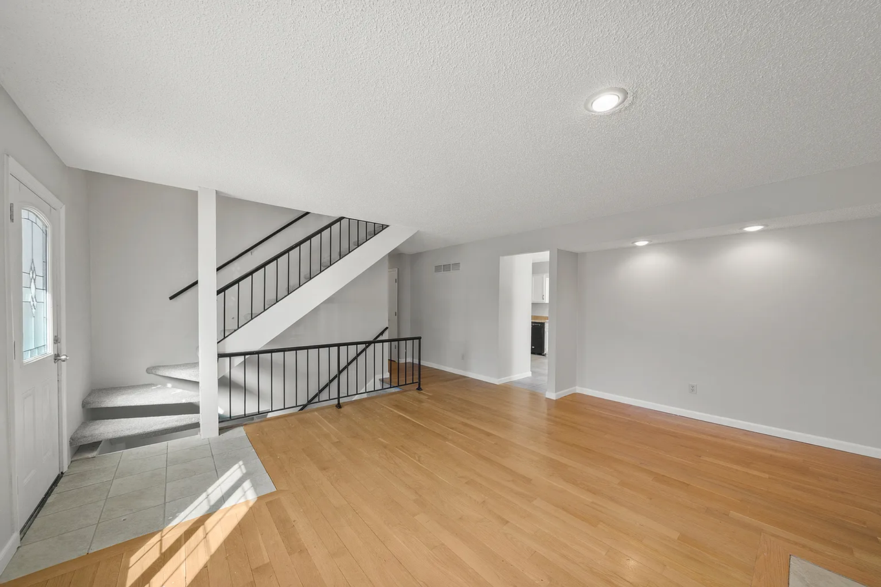 7807 N Oregon Ave - Photo 3 of 11