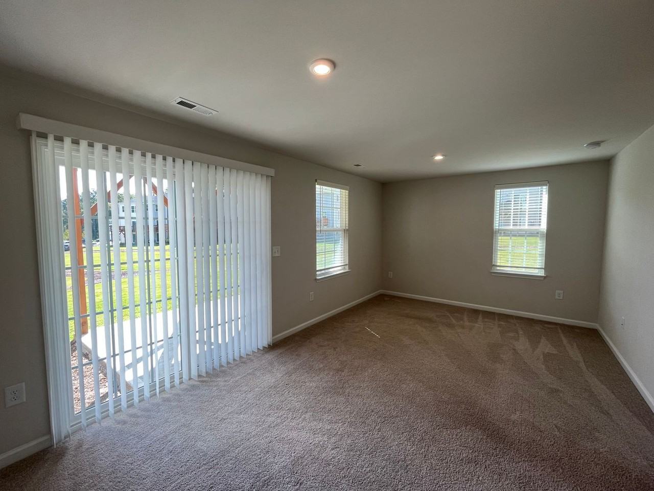 1116 Helms St - Photo 3 of 25