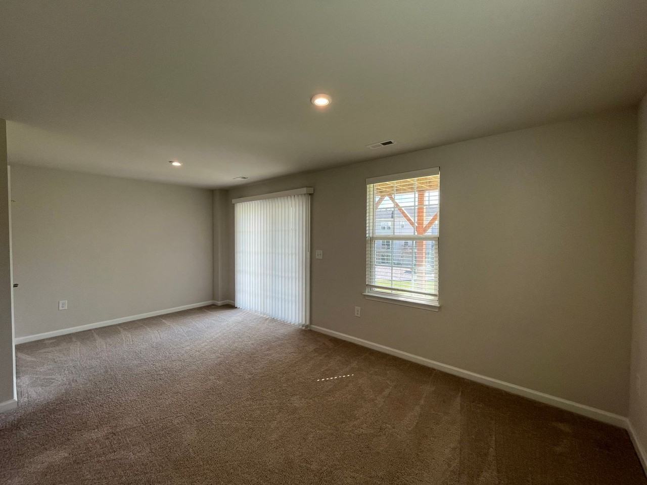 1116 Helms St - Photo 4 of 25