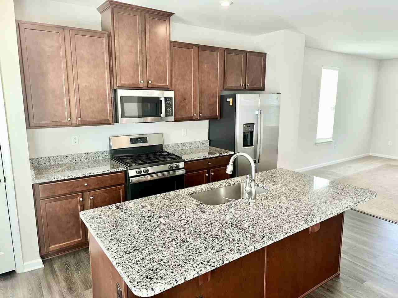 1116 Helms St - Photo 6 of 25