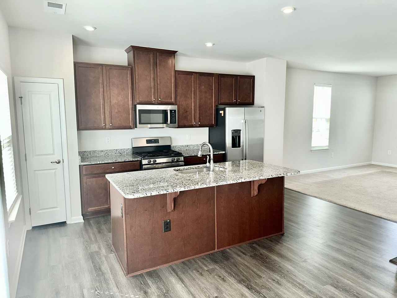 1116 Helms St - Photo 7 of 25