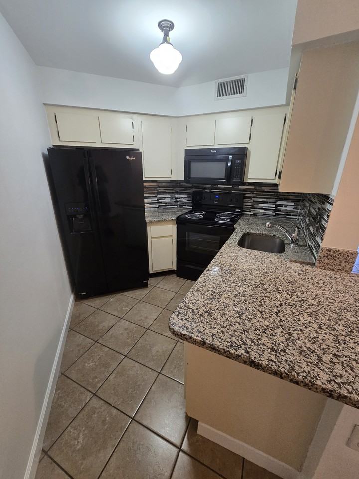 3524 Southpointe Dr #2 - Photo 4 of 50