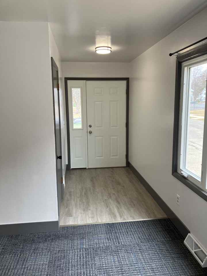 405 W Maple Ave - Photo 2 of 16