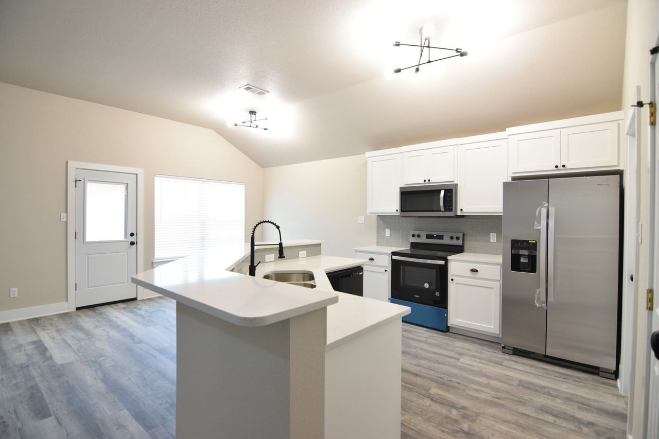 7920 Bridgepointe Dr #NA - Photo 4 of 13