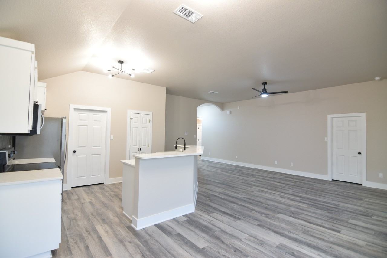 7920 Bridgepointe Dr #NA - Photo 7 of 13