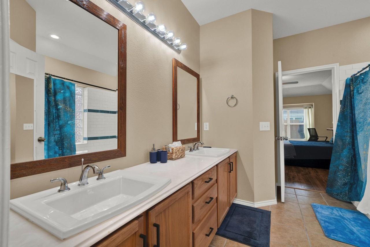 Darby Brook Dr - Photo 5 of 8