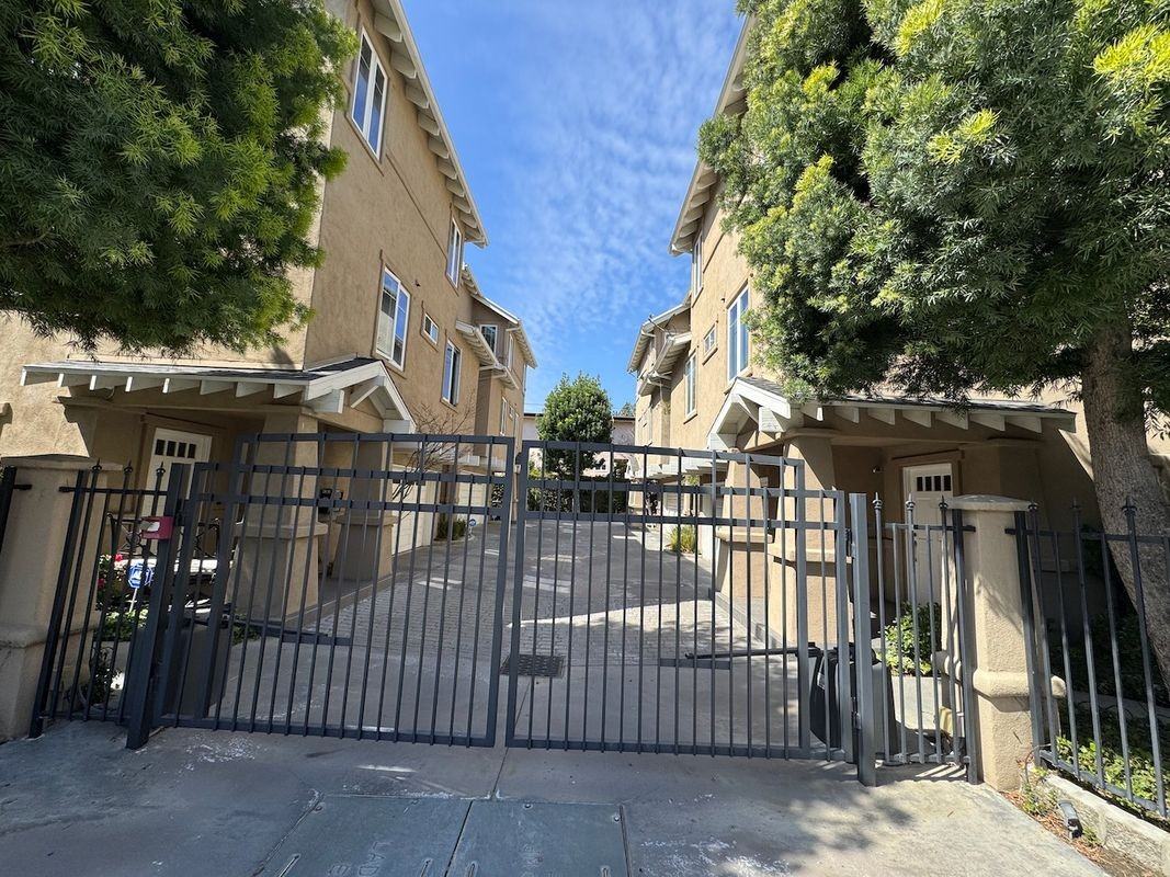 4365 Troost Ave - Photo 2 of 24