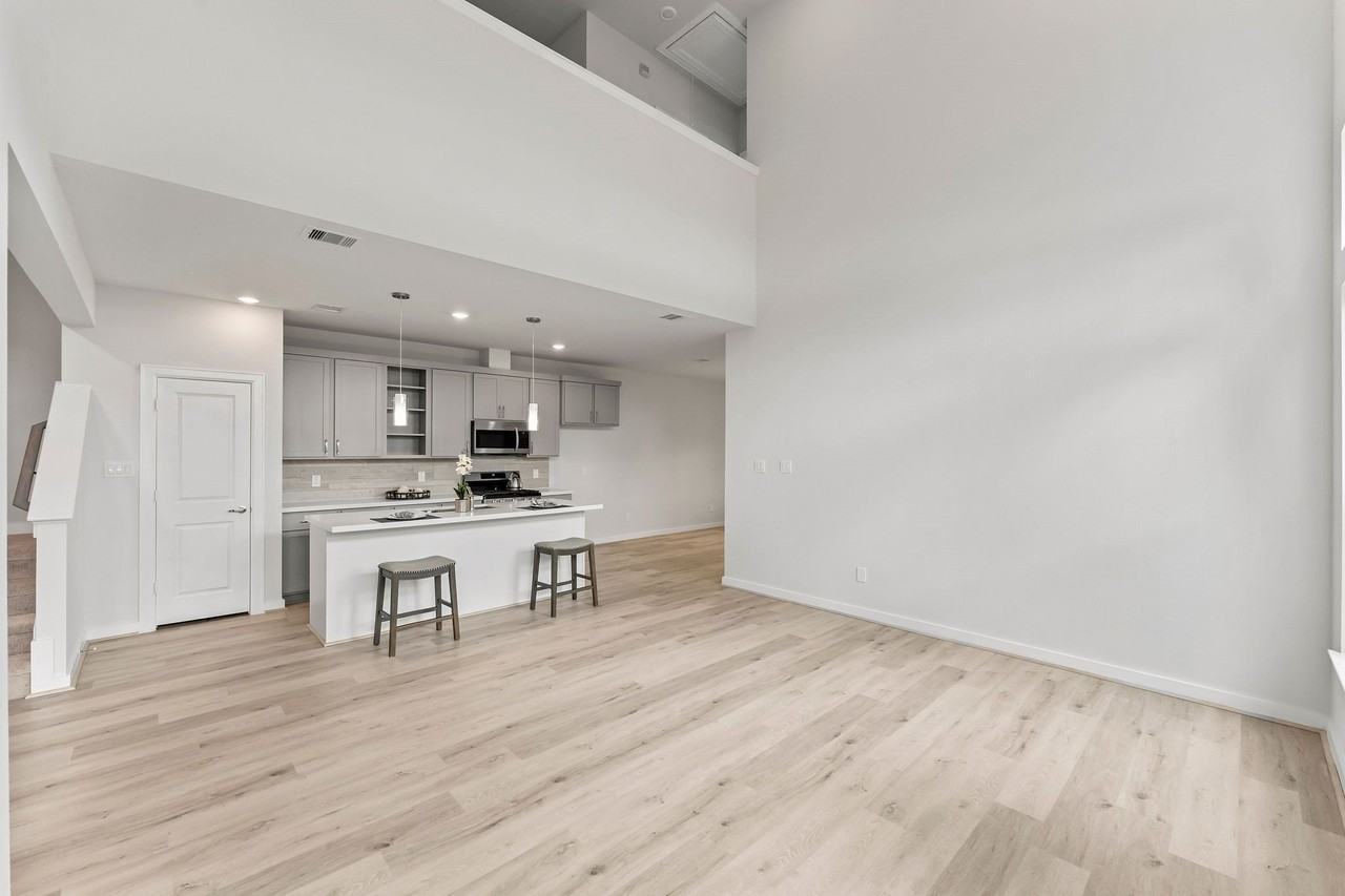 2839 Legends Crest Dr - Photo 2 of 14