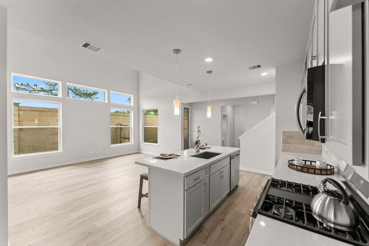 2839 Legends Crest Dr - Photo 3 of 14