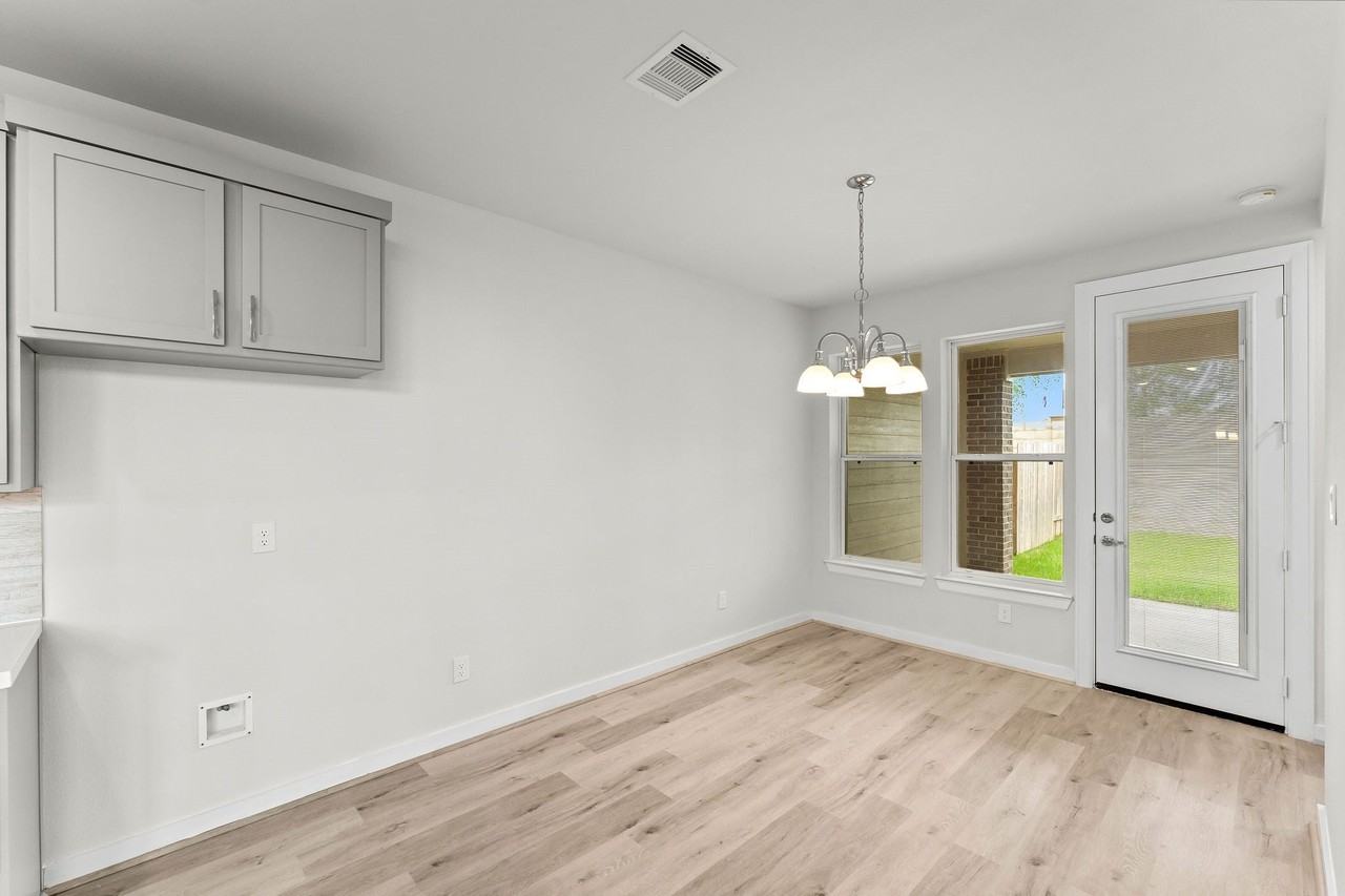 2839 Legends Crest Dr - Photo 4 of 14