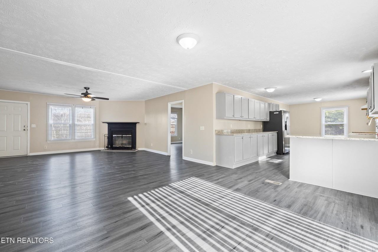 150 E Raccoon Valley Dr - Photo 7 of 28