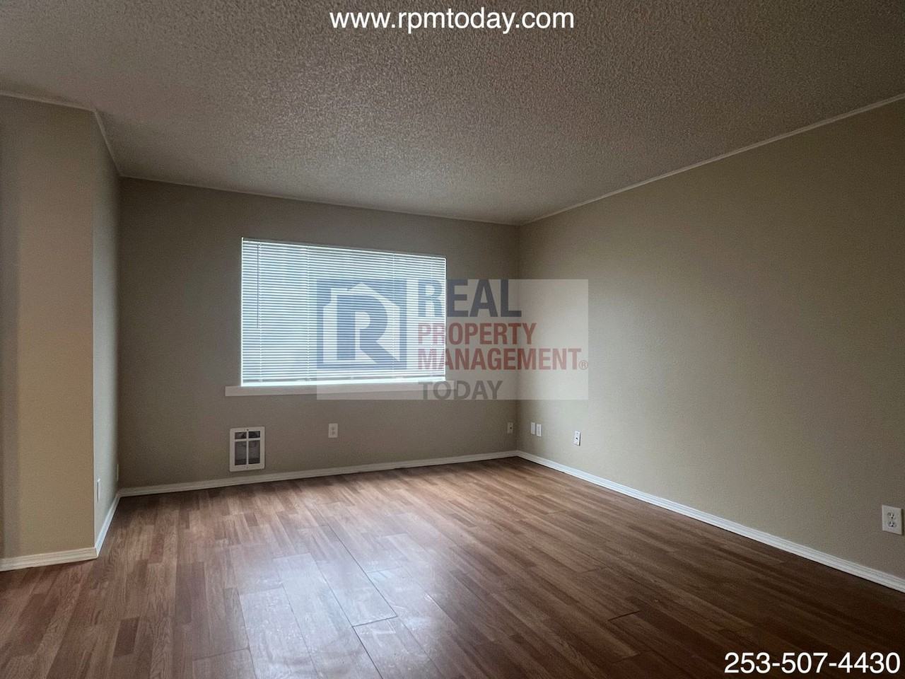 4024 S Lawrence St #B - Photo 2 of 10